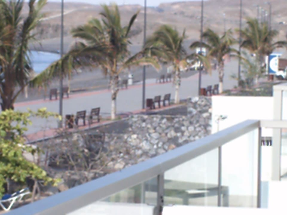 Blick vom Balkon zum Strand R2 Bahía Playa Design Hotel & Spa - Adults Only