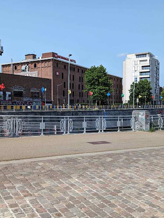 Außenansicht MEININGER Hotel Bruxelles City Center