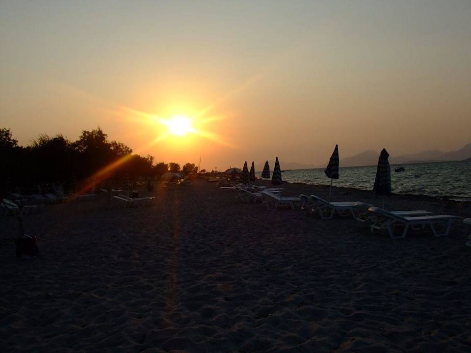 Sonnenuntergang am Strand Hotel Tigaki Beach