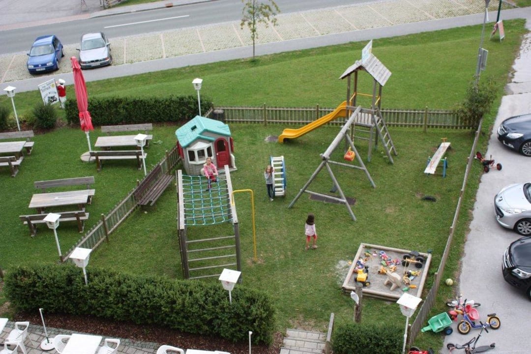 Spielplatz des Hotels Hotel - Pension Sonneck