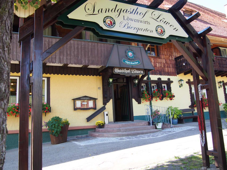 Außenansicht Landgasthof Löwen Tennenbronn