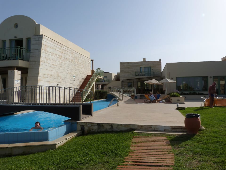 Wejście z plaży Giannoulis - Grand Bay Beach Resort