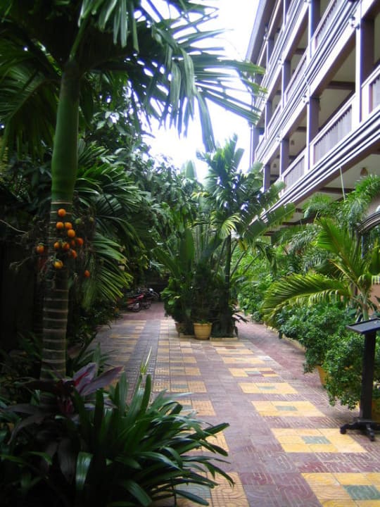 Vor dem Eingang Tanei Boutique Villa