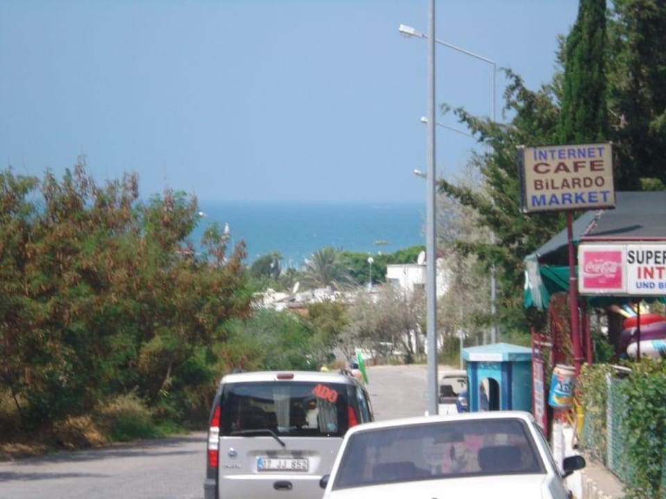 Auf dem Weg zum Strand Semoris Hotel