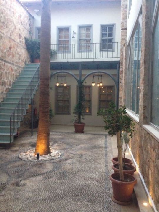 Eingang zu den Zimmern im Außenkomplex Alp Pasa Hotel - Special Class