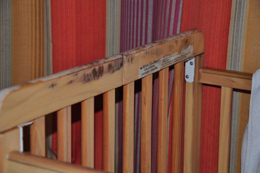 Verschimmeltes Kinderbettchen Iberostar Waves Punta Cana