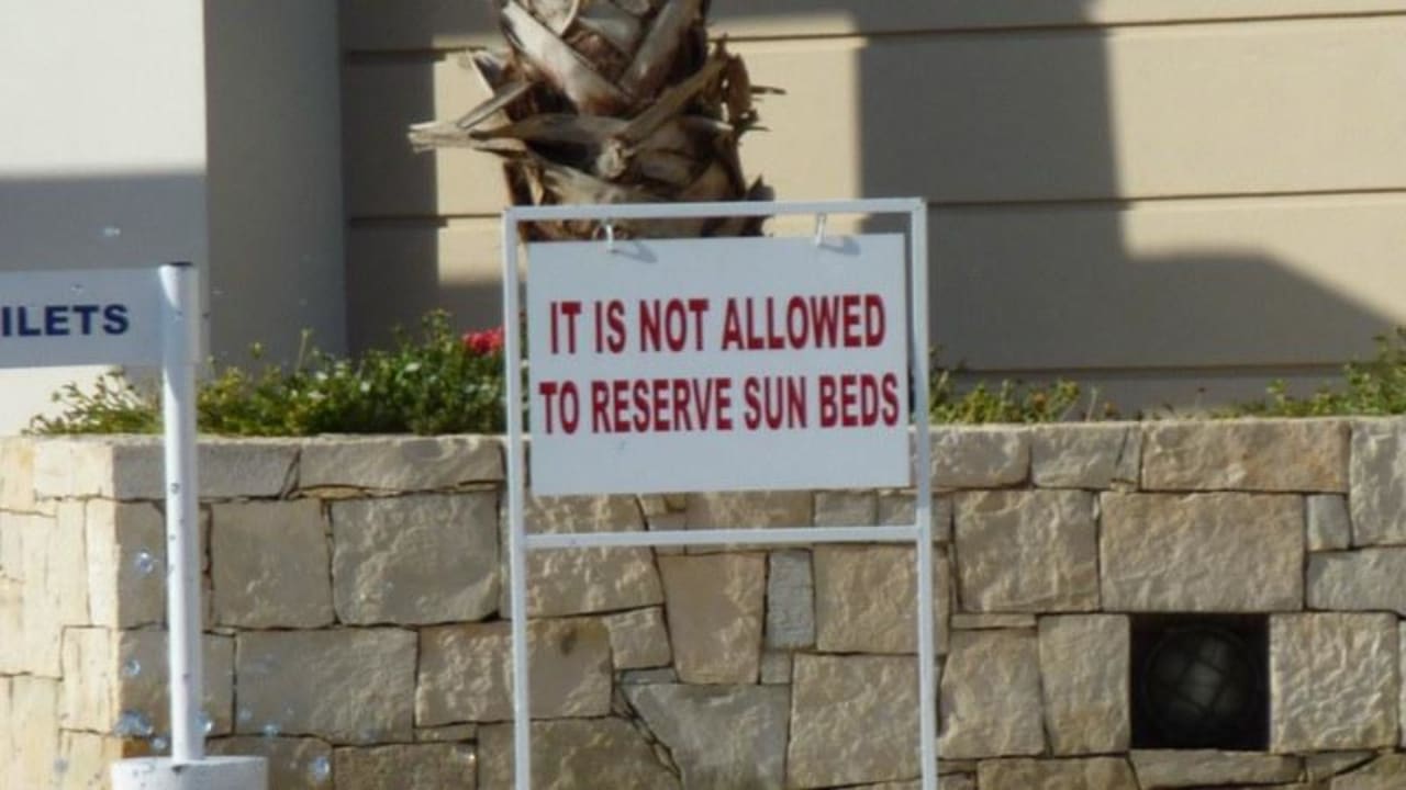 Liegen reservieren ist nicht Grand Hotel Holiday Resort