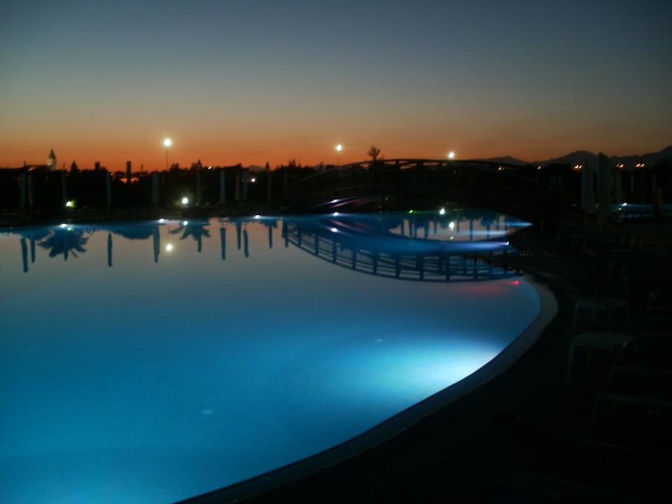 Pool bei Nacht  Seaden Sea World Resort & Spa
