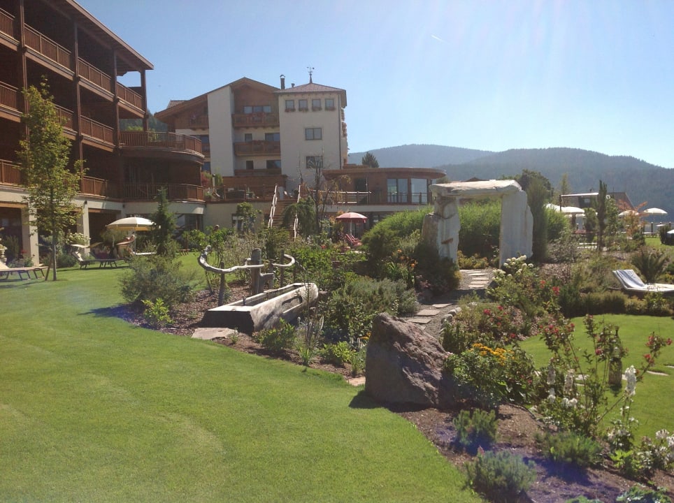 Alt-und Neubau mit Garten Hotel Chalet Mirabell