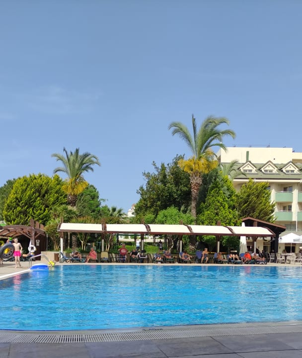 Pool Side Breeze Hotel