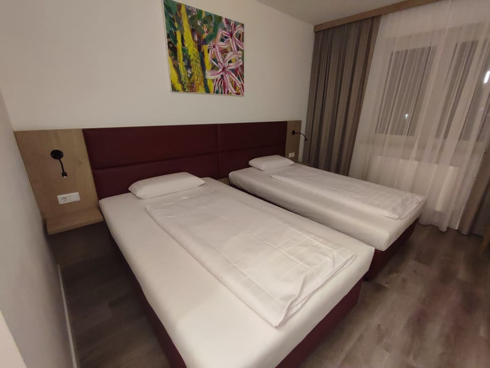 Zimmer Galeria Airport Hotel