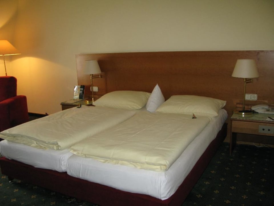 Bett Zimmer 246 Vienna House Easy Castrop-Rauxel