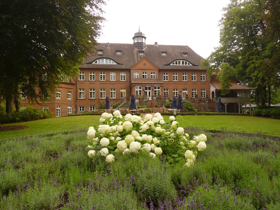 Rückwärtige Ansicht Schloß Schlosshotel Basthorst