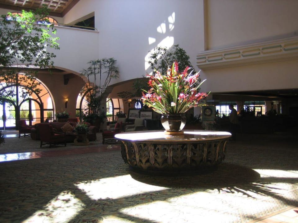 Lobby Hilton Santa Barbara Beachfront Resort