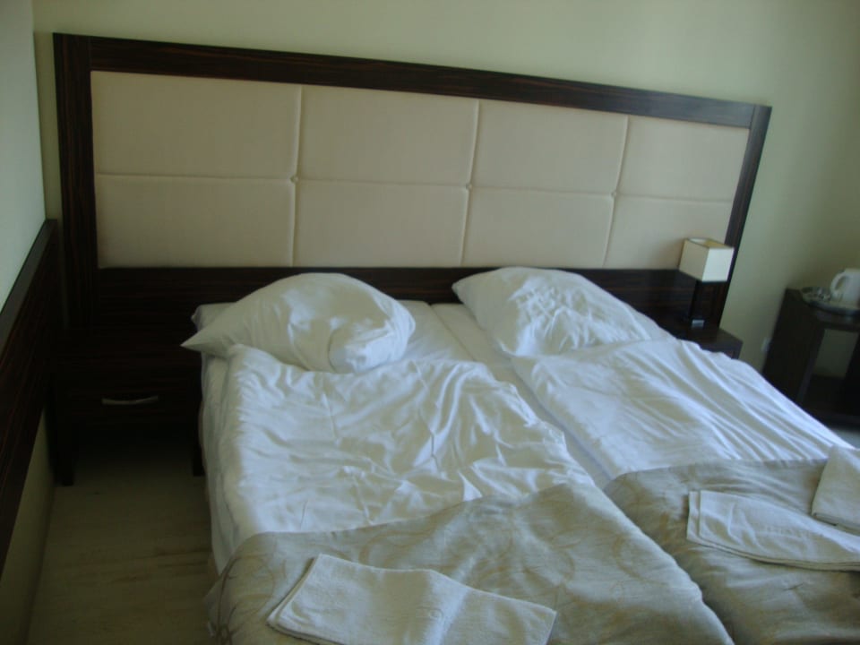 Großes gemütliches Bett (nach Testliegen) Hotel Victoria Spa