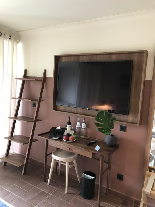 Zimmer Domes Aulūs Zante, Autograph Collection