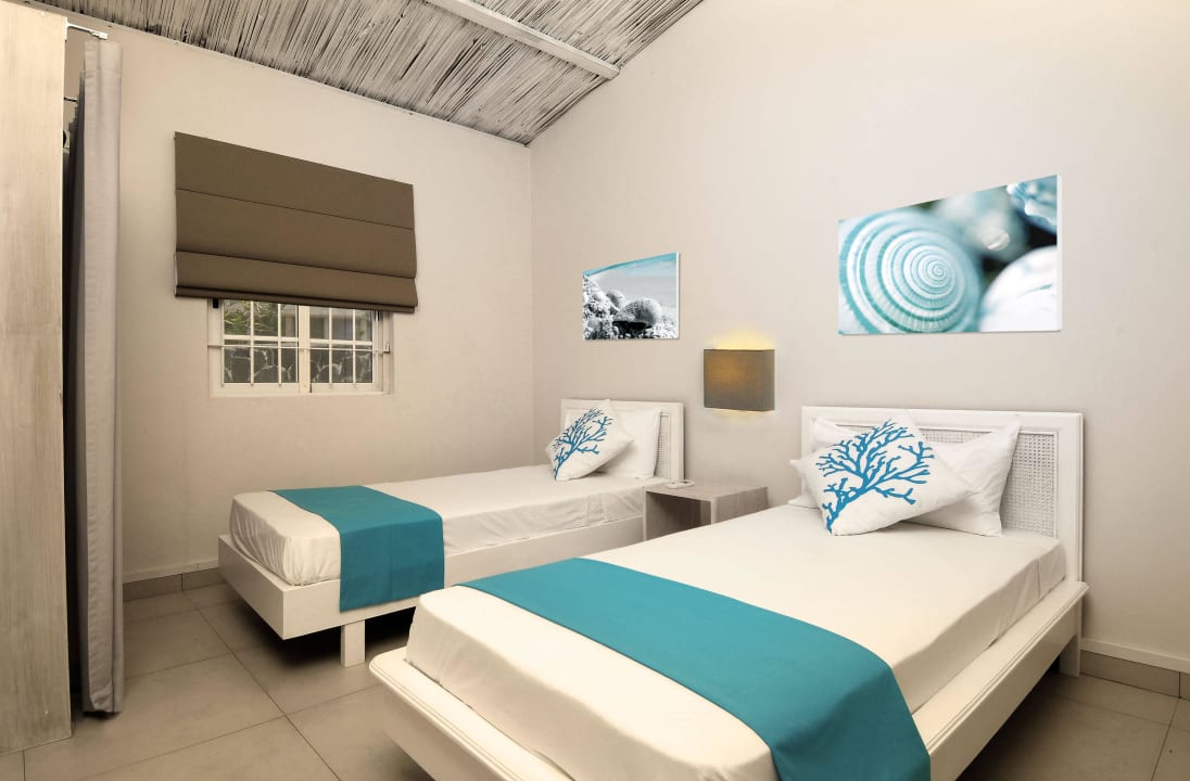 Uk blue coast. Отель: Astroea Beach 4* (Mahebourg).