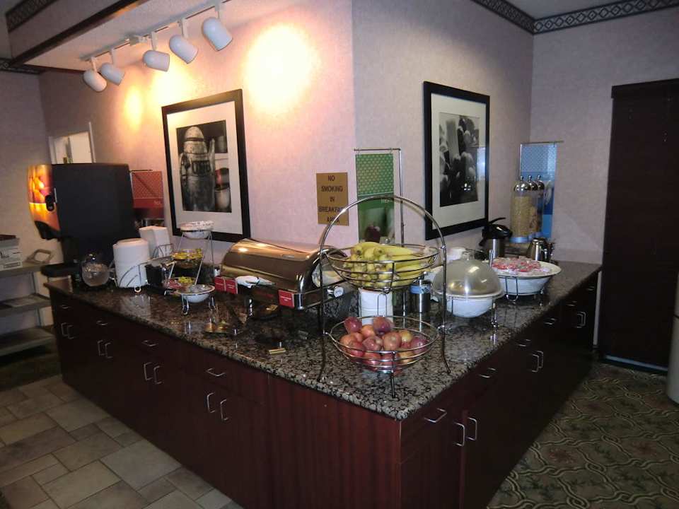 Frühstücksbuffet Baymont Inn & Suites Lewisville