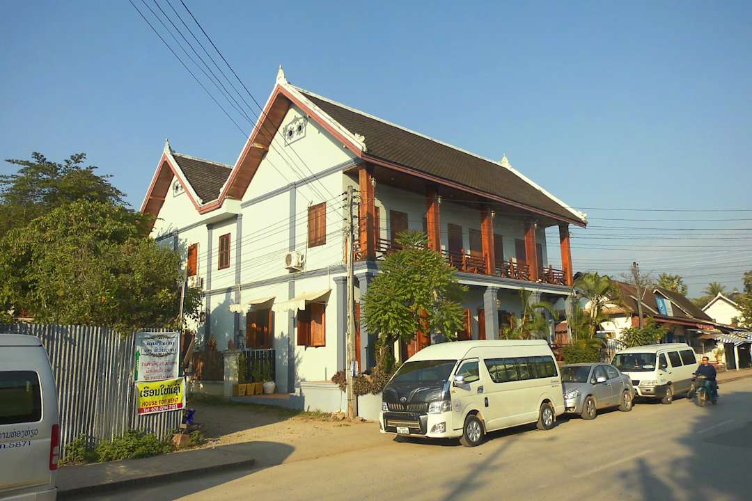 Hotelansicht von der Straße aus. Hotel Visoun Namsok