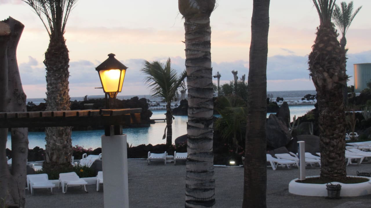 Meerwasserschwimmbecken H10 Tenerife Playa