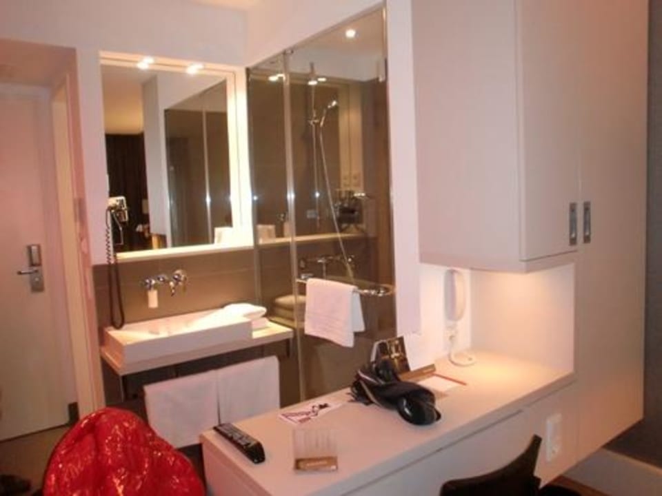 Dusche im Hotelzimmer Hotel AMANO