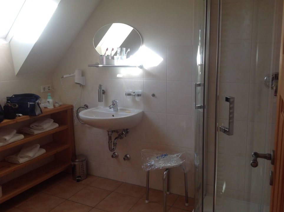 Großes Badezimmer mit Dusche Naturhotel Etzdorfer Hof