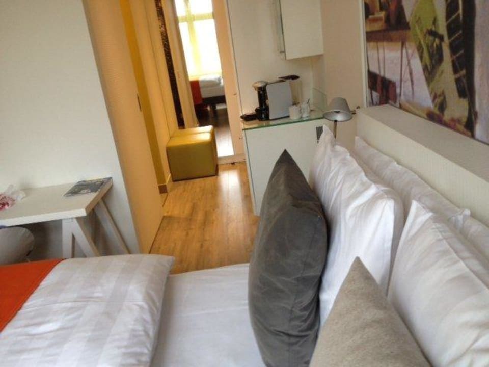 Blick in den kleinen Vorflur Hotel Indigo Berlin - Ku'damm