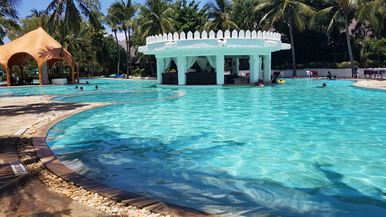 Pool Hotel Southern Palms Beach Resort