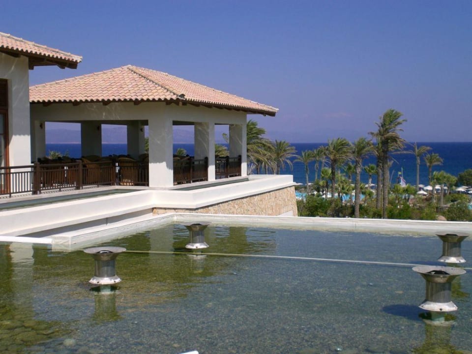 Blick über den Empfangsbereich aufs Meer Grecotel LUXME Kos
