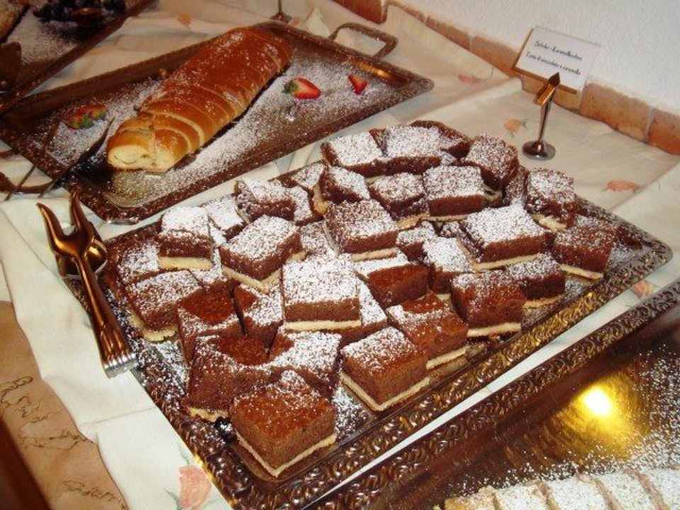 Vitales Mittagsbüffet - Kuchen Alphotel Tyrol