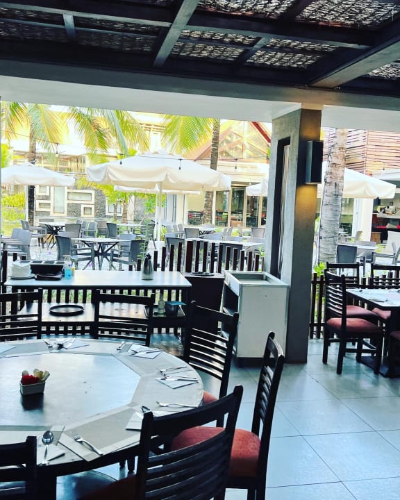 Gastro Crystals Beach Resort Belle Mare, a member of Radisson Individuals