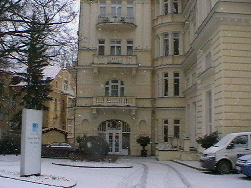 Hoteleingang Falkensteiner Spa Resort Marienbad