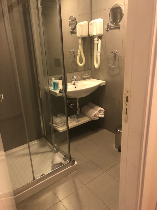 Zimmer Crystal Springs Beach Hotel