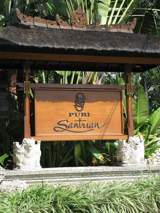 Einfahrt Puri Santrian