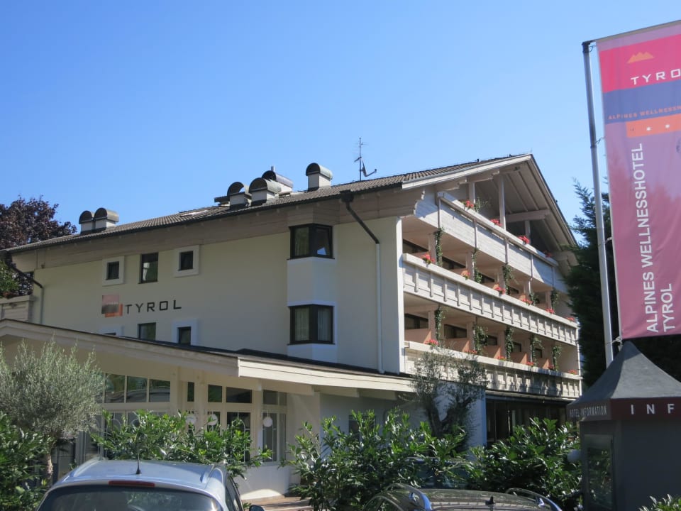 Vorderseite des Hotels Design Hotel Tyrol