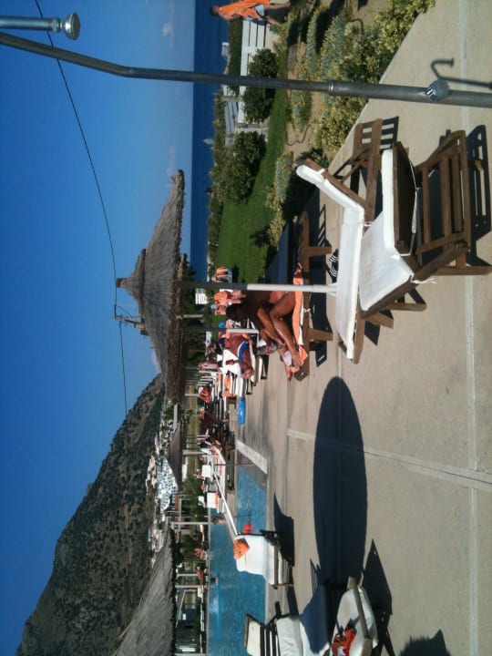 Links Pool - rechts Meer Akti Palace Resort & Spa