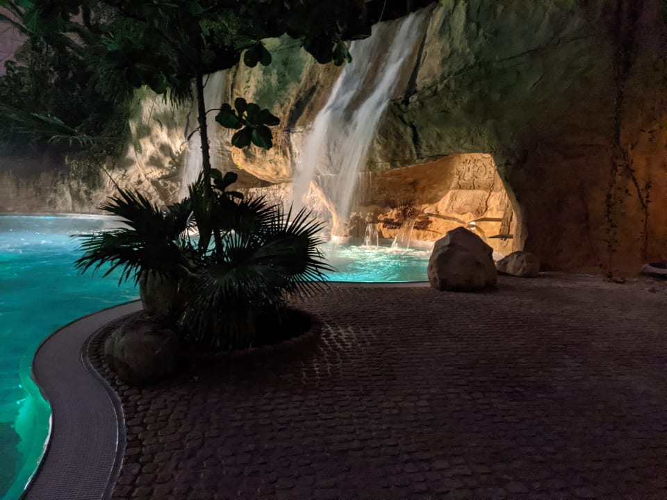 Pool Tropical Islands Resort