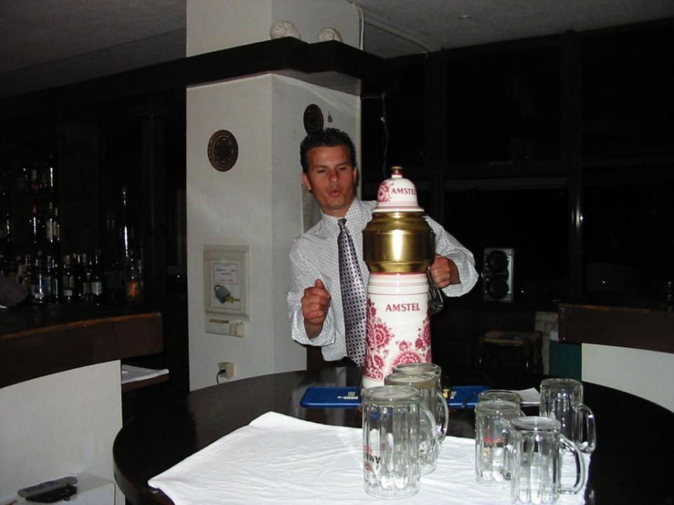 Barkeeper ( Bond 008 ) Ammon Zeus Luxury Beach Hotel