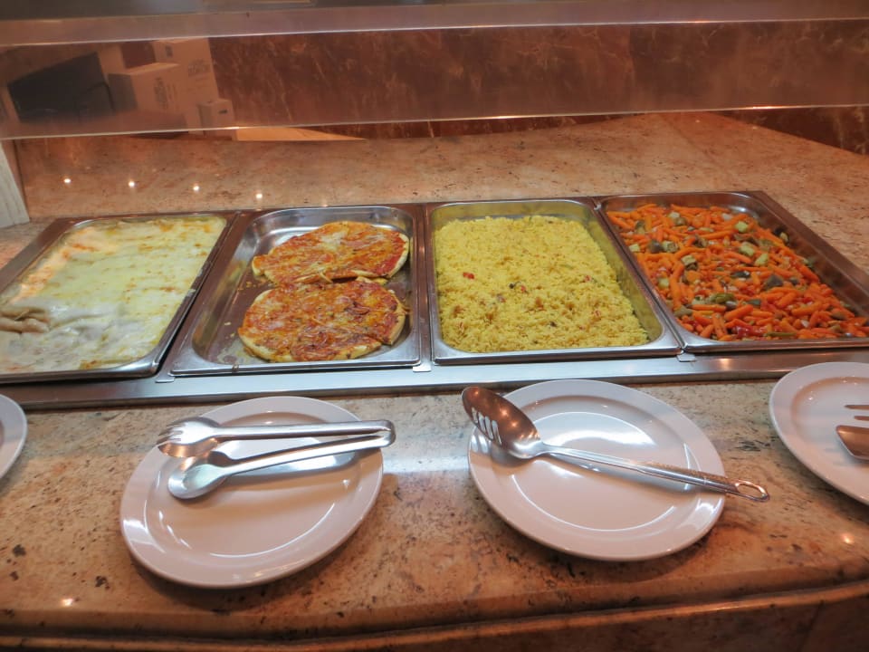 So gut sieht das Abendbuffet nicht immer aus Aparthotel Playa Dorada