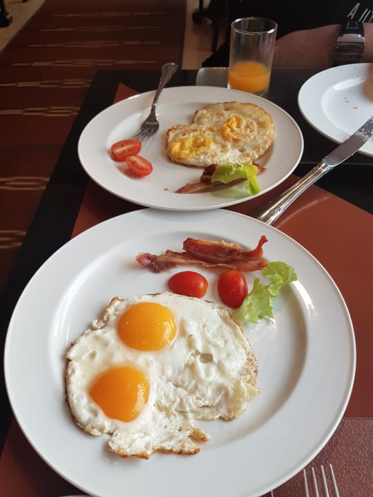 Gastro Ramada Plaza by Wyndham Bangkok Menam Riverside