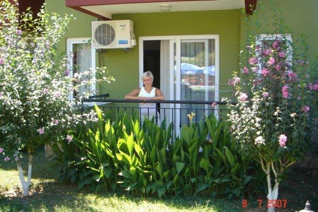 Widok z balkonu na basen Club Sidar Apart Hotel