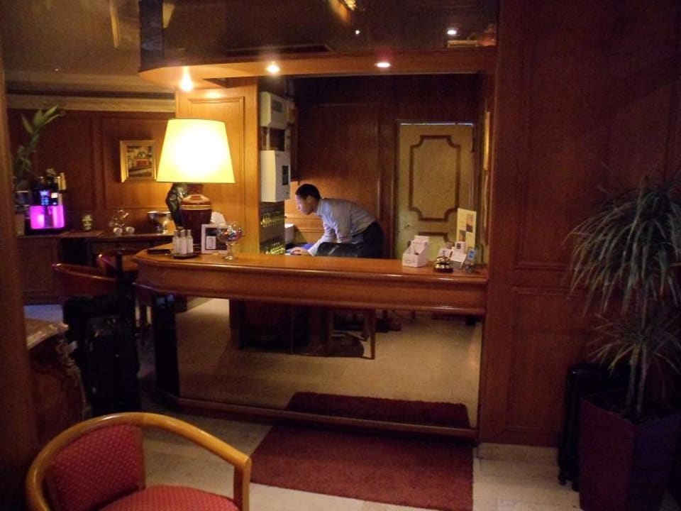 Die Rezeption Hotel Le Dauphin