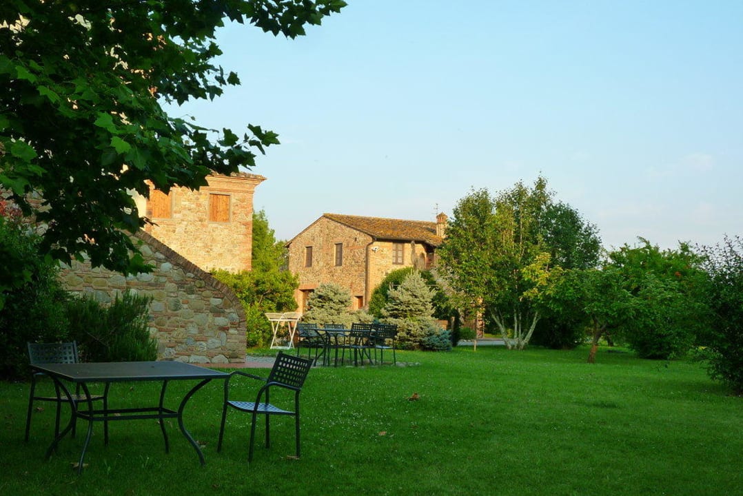 Sitzgruppe im Garten Landgut Il Selvino