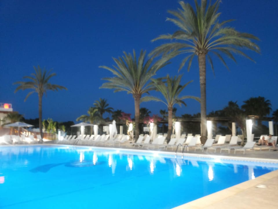 Der große Pool Cala Llenya Resort Ibiza