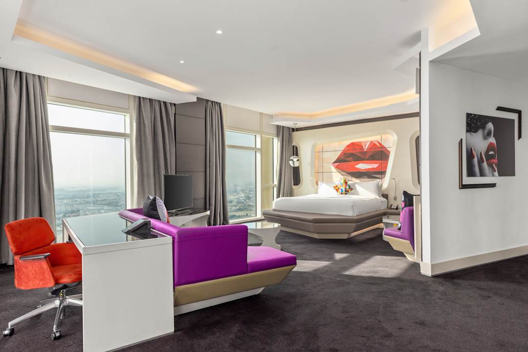 Zimmer V Hotel Dubai, Curio Collection by Hilton
