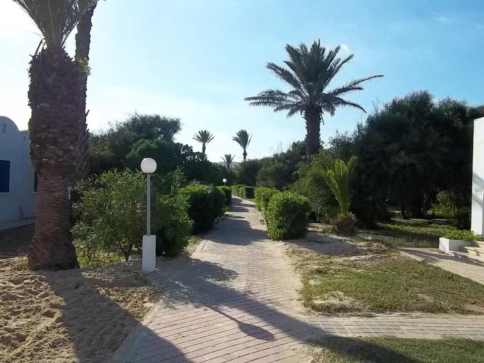 Wege zu den Bungalows Royal Lido Resort & Spa