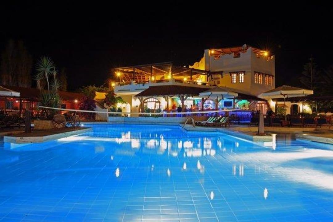 Nighttime atmosphere Gaia Garden Hotel