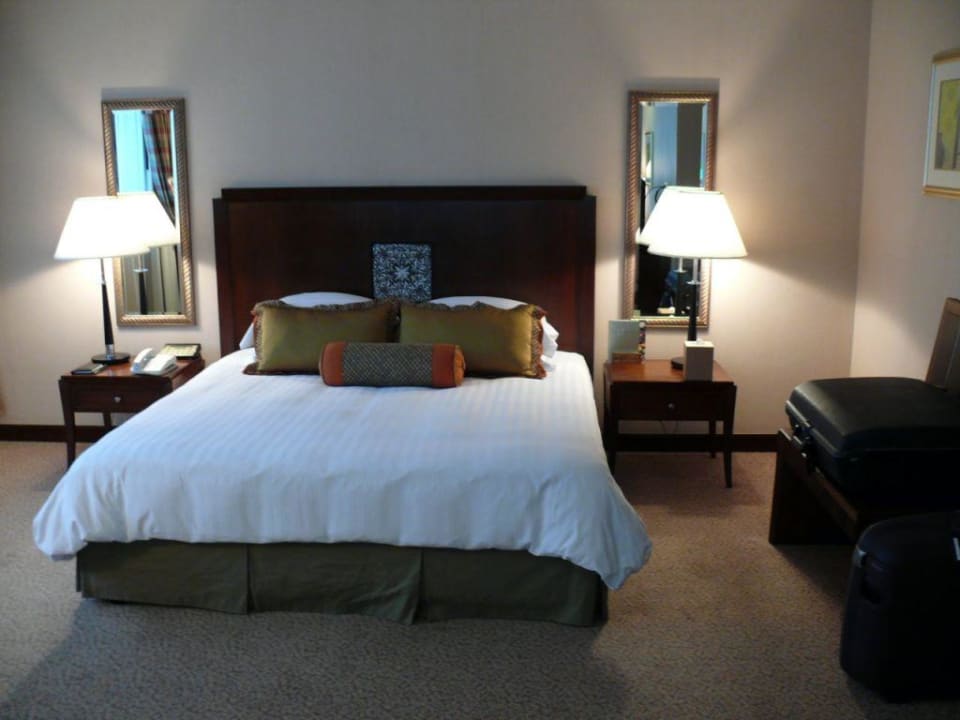 Bett in der Junior Suite The Athenee Hotel, a Luxury Collection Hotel, Bangkok