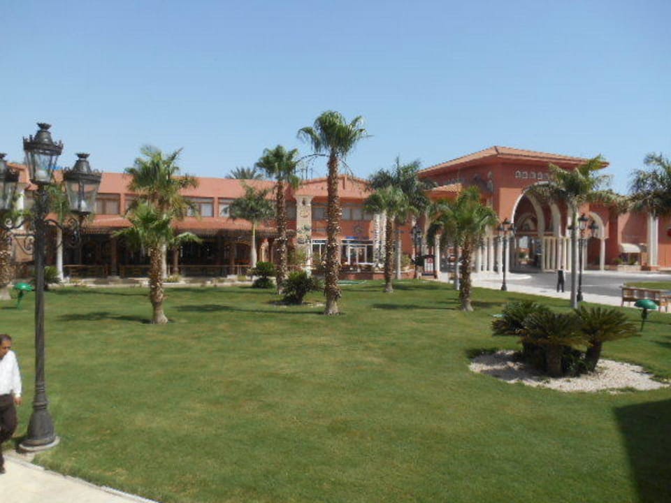 Blick vom Sharms Restaurant auf die EInfahrt Siva Grand Beach
