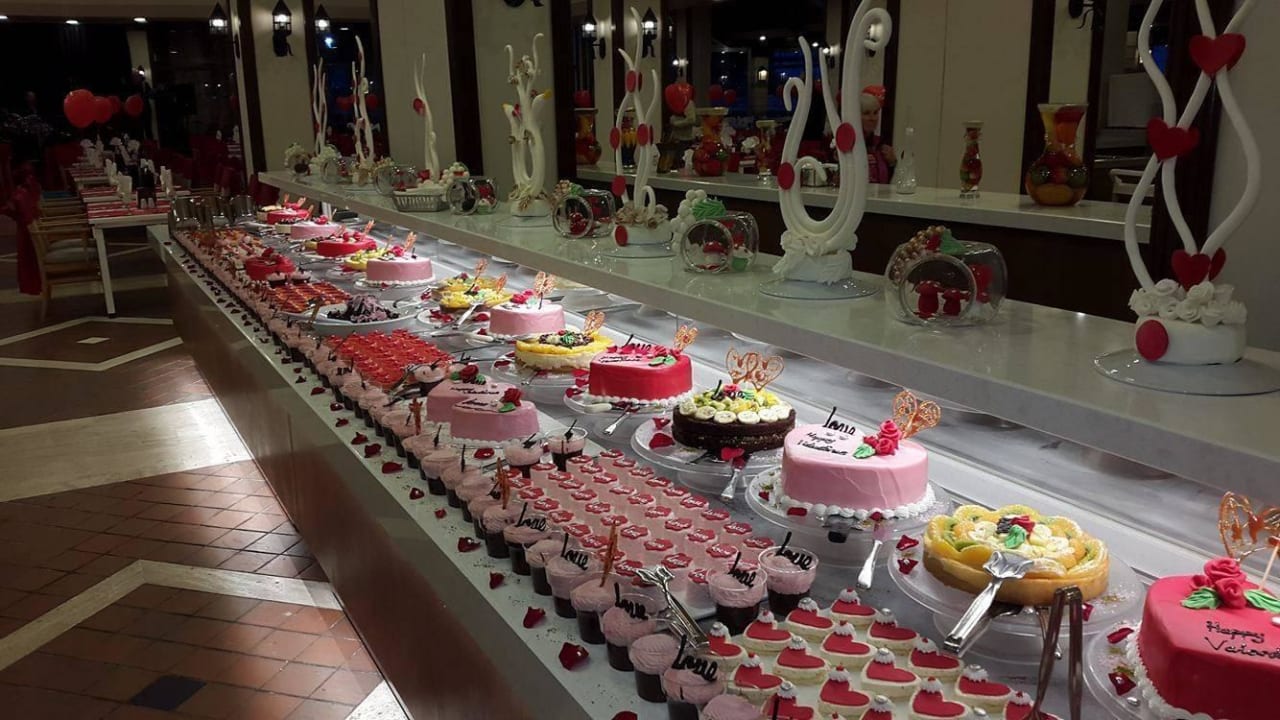 Schöner Valentinstag  Salamis Bay Conti Resort Hotel & Casino